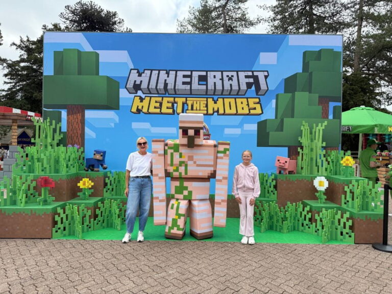 Alton Towers Minecraft Meet the Mobs (1)